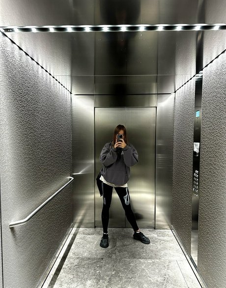 poly luna ヌードスター 写真