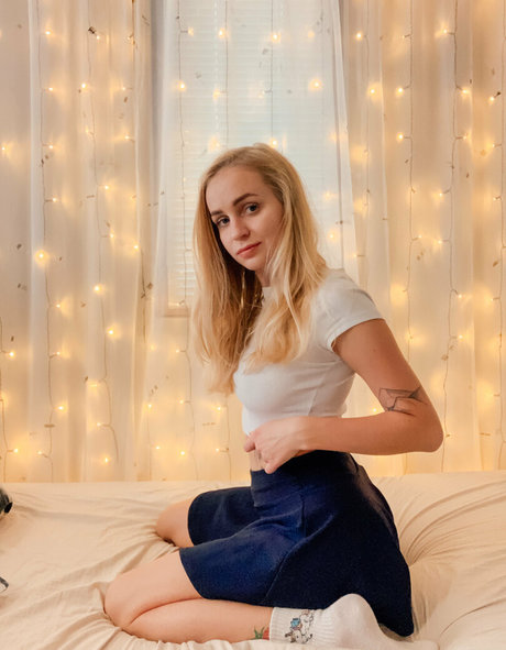 痩せた金髪の熟女OnlyFans ポルノグラフィック アーカイブ