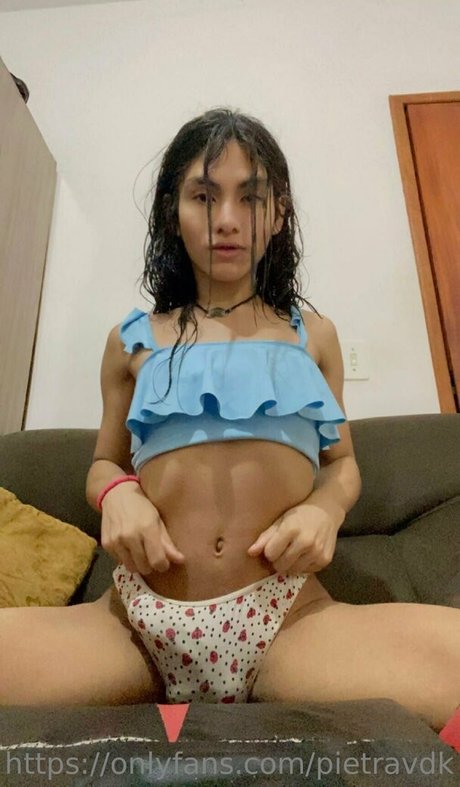 アジア人のタトゥー OnlyFans ポルノグラフィック 写真