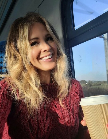 シシーオンリーファンズ ホット裸 写真