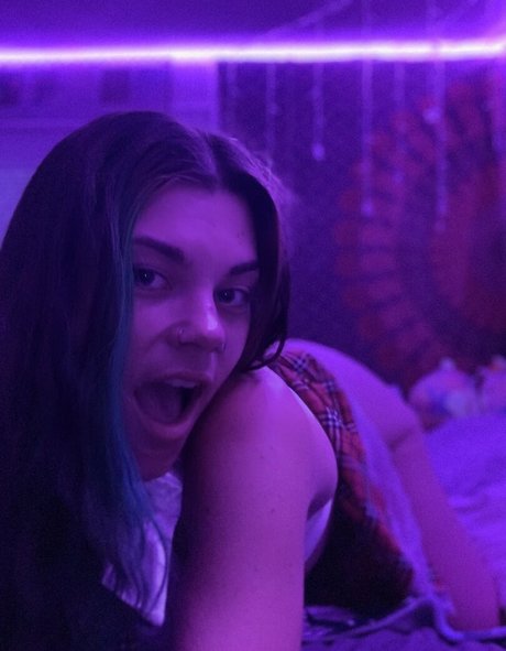 helloella ポルノスター 画像