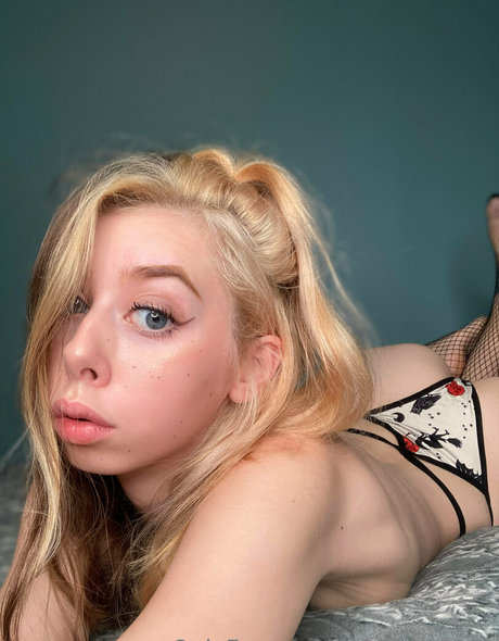 ブロンドヨガOnlyFans アートxxx アーカイブ