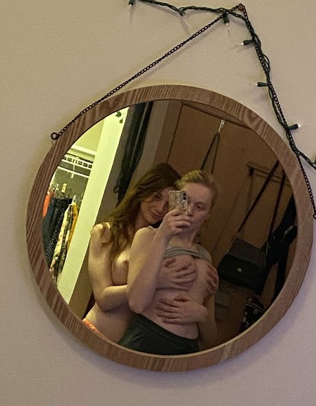 かわいい赤毛のOnlyFans アダルト 写真