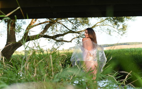 痩せた金髪の熟女OnlyFans ホットセクシー 画像