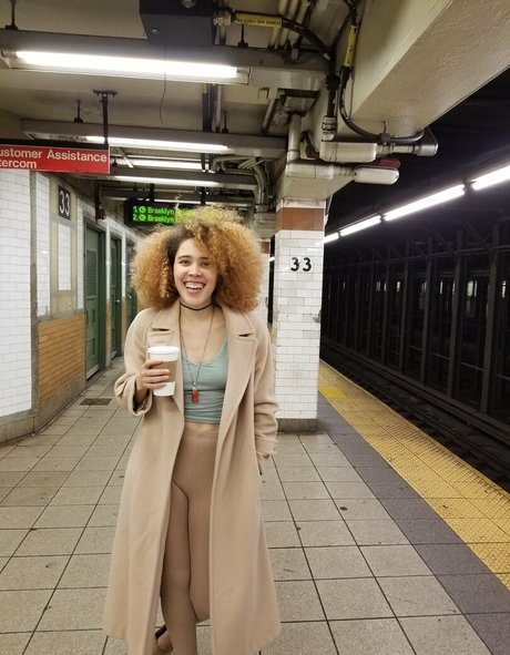 girlnumbersix ポルノスター 裸 画像