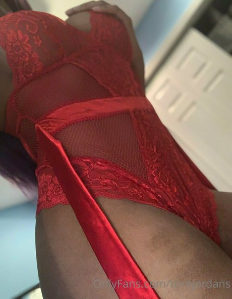 ビキニストリップOnlyFans アート裸 写真