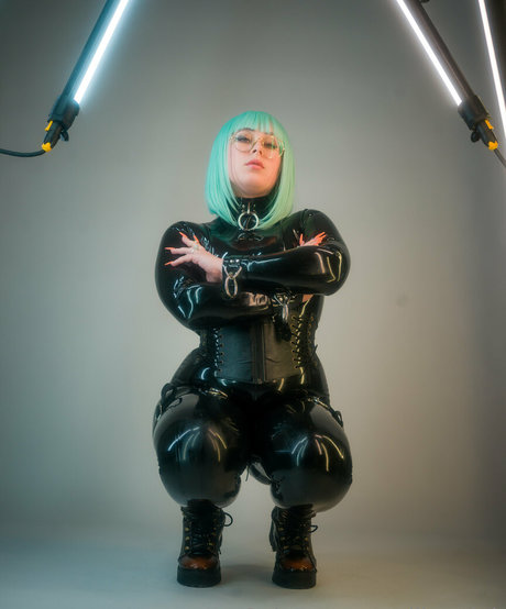 liizardqk ポルノ女優 画像