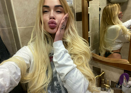 miafoxie ポルノスター トップ 写真