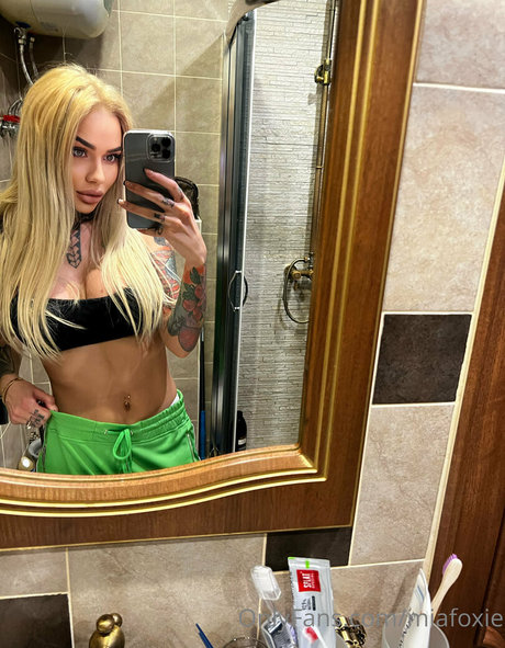 miafoxie スター ヌード 写真