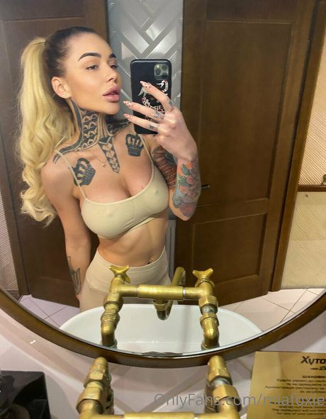 miafoxie 最高のモデル 写真