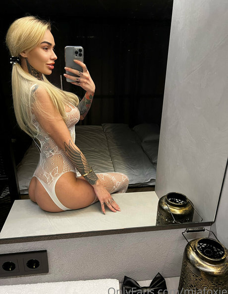 miafoxie profile image