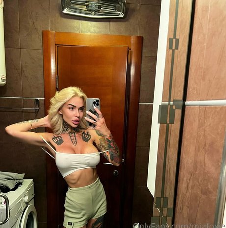 黒檀の白いチンポOnlyFans ヌード 画像