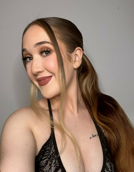 ニューハーフ ドミナトリックス OnlyFans アートヌード 画像