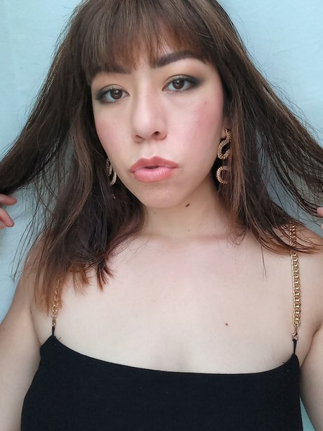 Ishav 可愛いモデル 写真