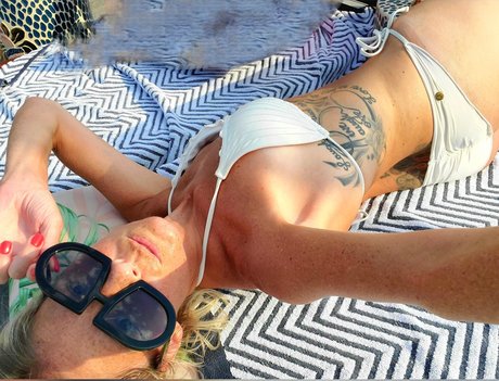 Bella Green Eyes ポルノスター トップ 写真