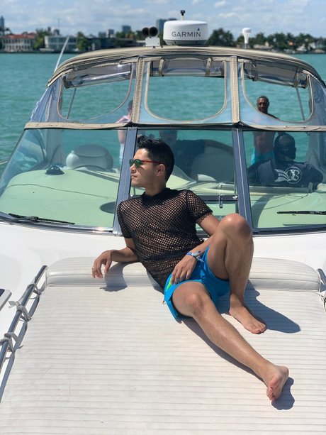 Michael Dejano スター ヌード ギャラリー