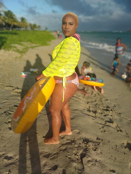 Eye Shine 最高の女優 写真