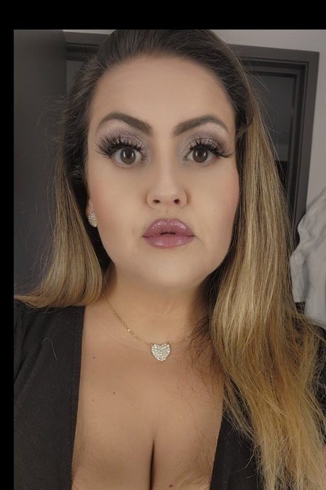 MissMeowewoweee エロティックなモデル 写真