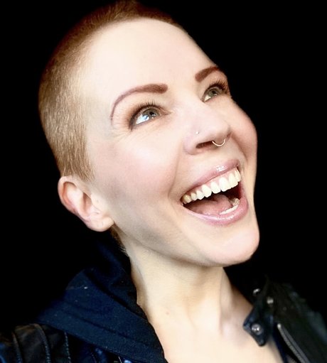 Calyx Bielke FREE スター 裸 画像