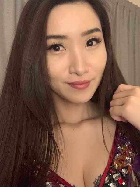 Mizuki Ogata ポルノスター ヌード ギャラリー