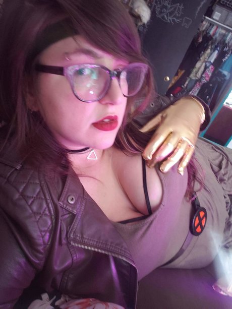 エモオンリーファン セクシーヌード ギャラリー