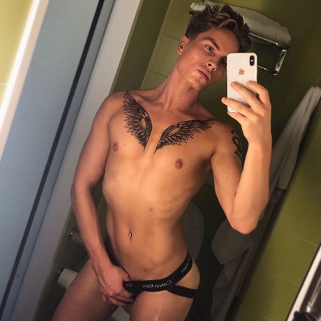 Jayden James 完璧なスター ギャラリー