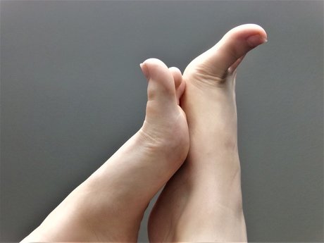 Her Toes HDスター 画像