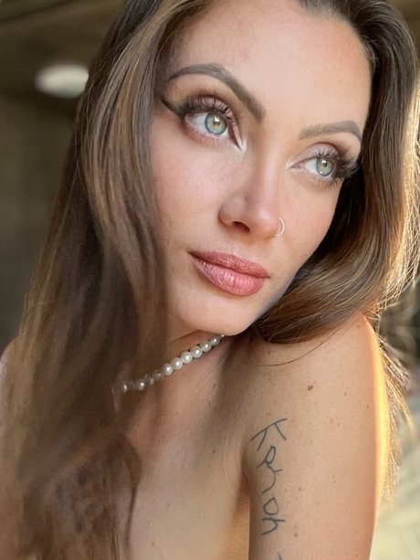 Aleesha 素敵なポルノスター 写真