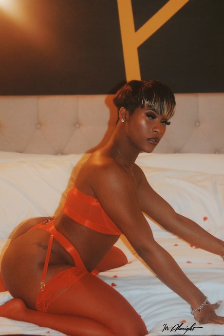 MONEY NASTY 可愛い女優 写真