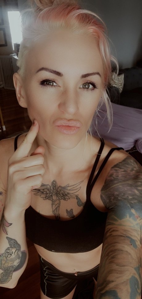 Queen Elena 美しいモデル 写真