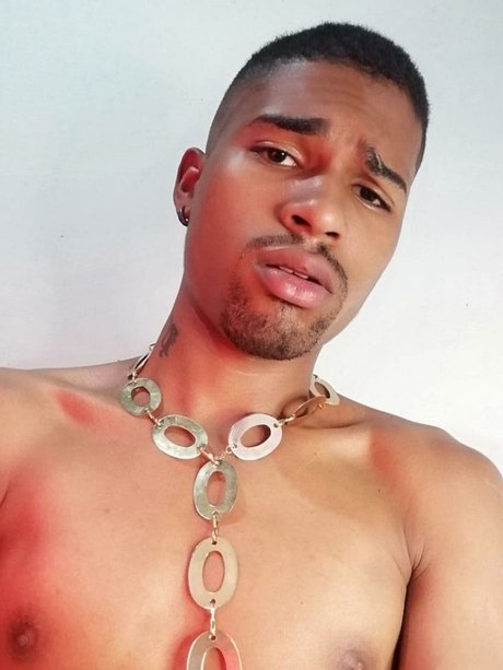 Brian santiago 独占モデル 画像