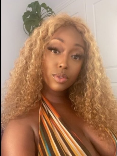 Glamazon Tyomi ポルノスター ホット 写真