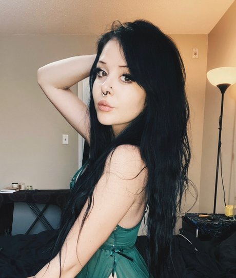 FaeriieMoons Free HD女優 画像