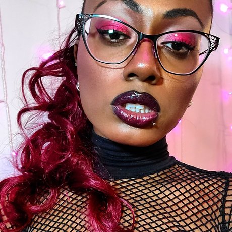 The Dreadful Damsel ポルノモデル 画像