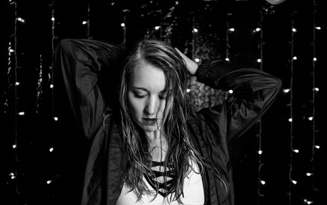 公共の場での猫のOnlyFans 無料ヌード ギャラリー