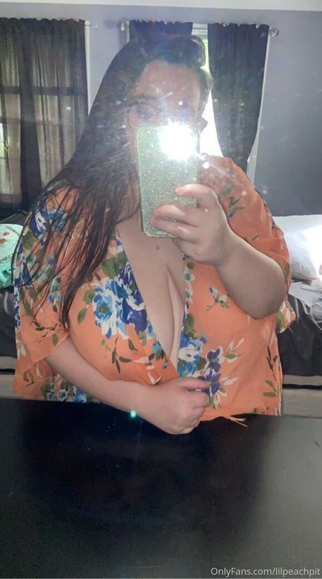 lilpeachpit 完璧なモデル 写真