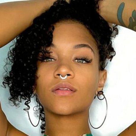 katgoddesstease 裸のスター 画像