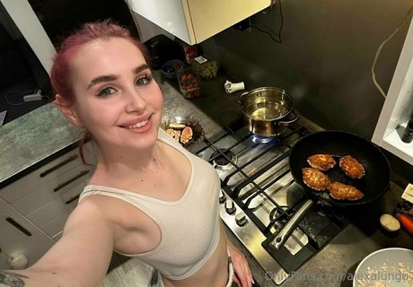 レズビアン ストラップオン OnlyFans 無料ポルノ アーカイブ