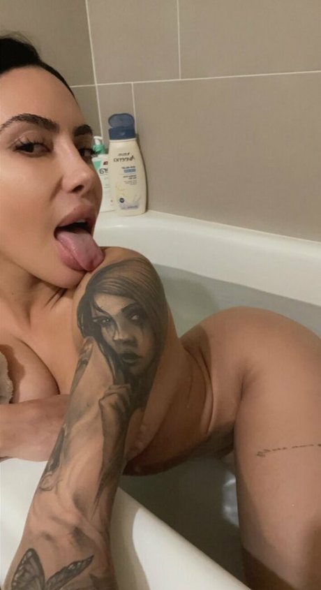 ニューハーフ POV OnlyFans セクシー裸 画像