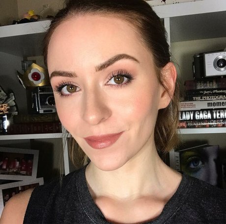 Mollie Damon かわいいスター 写真