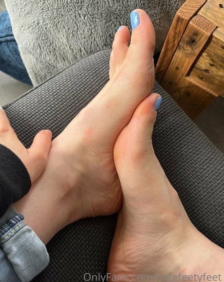 cutefeetyfeet 高品質モデル 画像