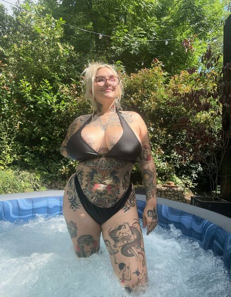 stupiderandhotter エロティックモデル 写真