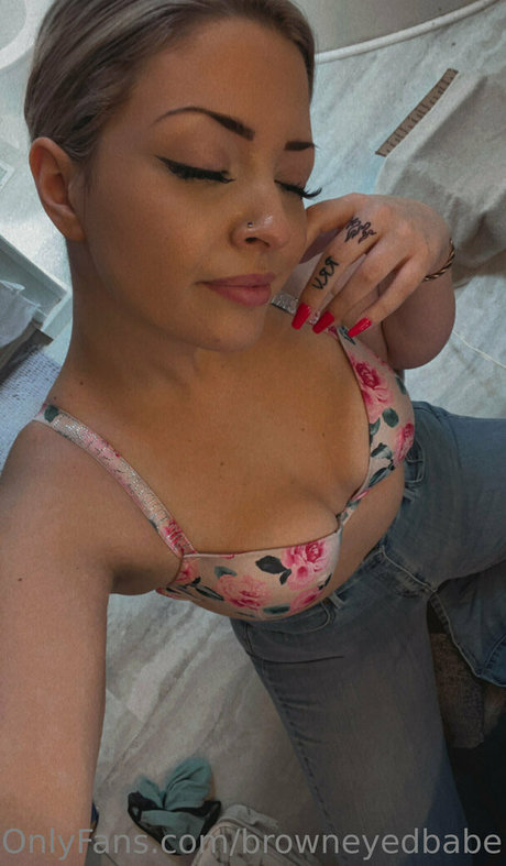 browneyedbabe14 セックスモデル 画像