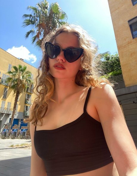 molllyy ポルノ女優 画像