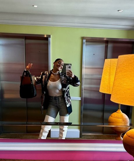 かわいい巨乳OnlyFans セクシー 画像