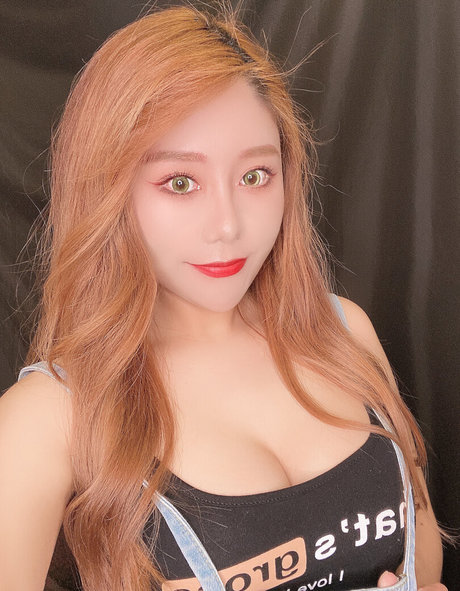 Uying ポルノスター 画像