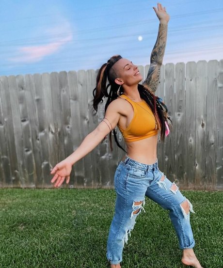 アジア人寝取られOnlyFans アート裸 写真