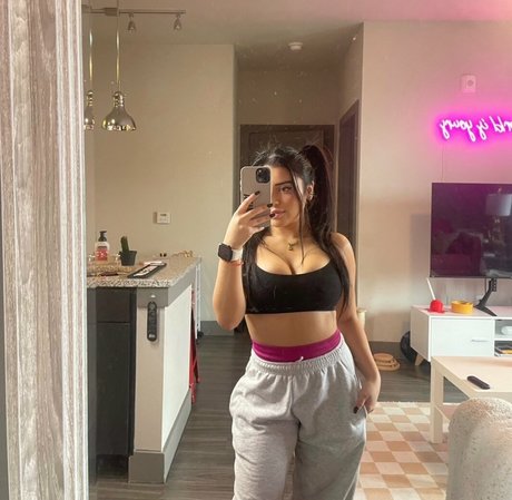 Samiravalentiina エロティックなモデル 写真