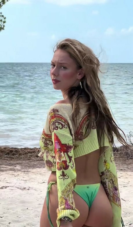 エモオンリーファン セクシーヌード ギャラリー