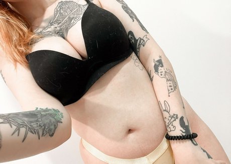 lleykt421 アダルトモデル 写真